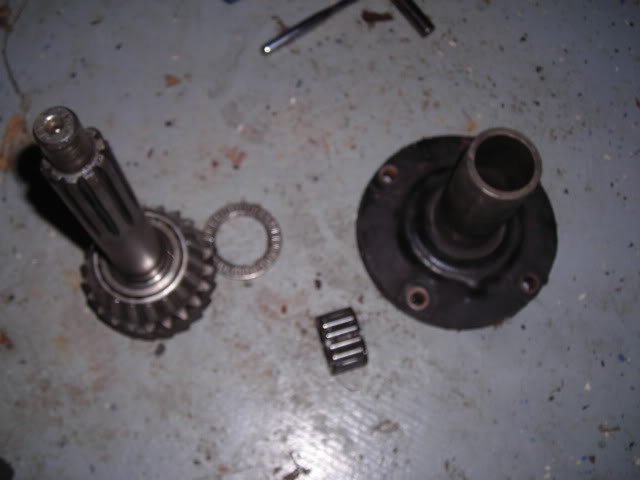 Name: inputshaftcoverandbearings.jpg
Views: 104
Size: 61.5 KB